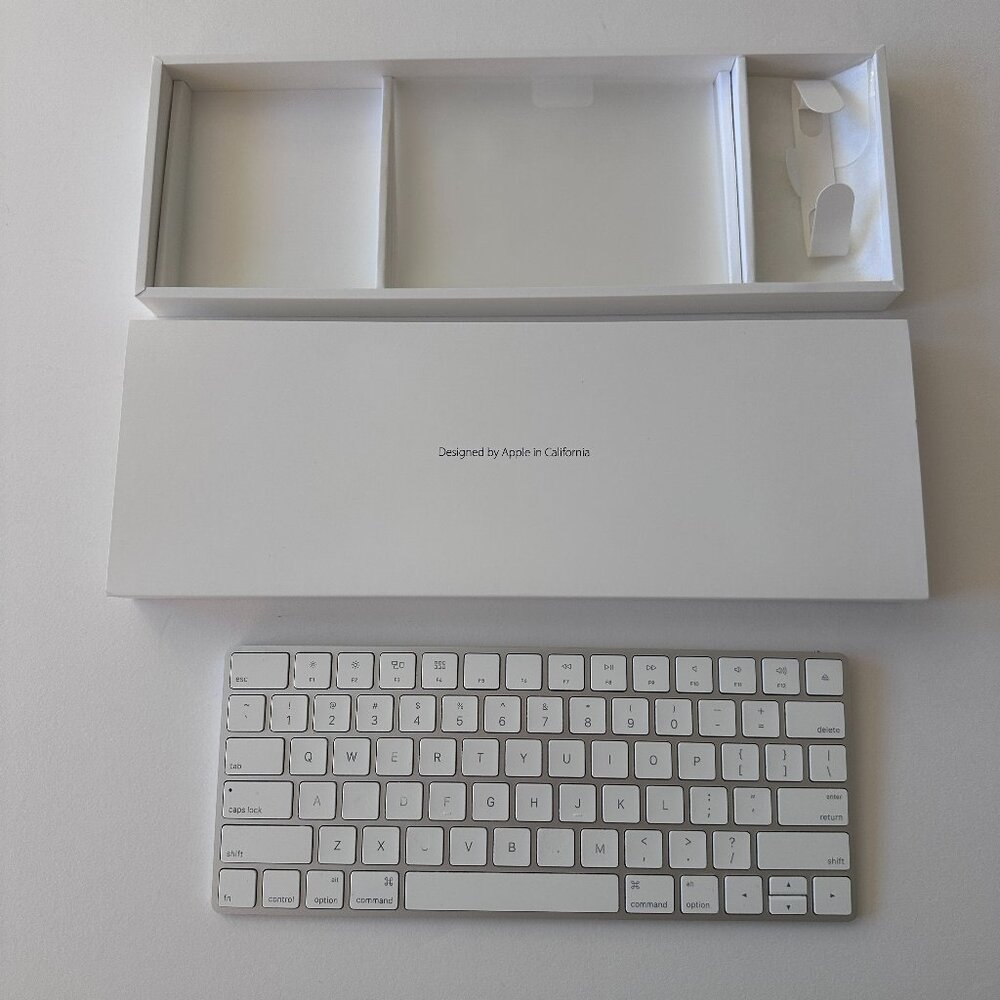 Apple Keyboard - Picture 1 of 8